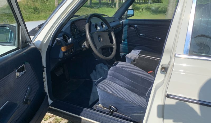 Mercedes-Benz 200E W123 AUT/Schuifdakje 1983 vol