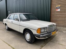 Mercedes-Benz 200E W123 AUT/Schuifdakje 1983