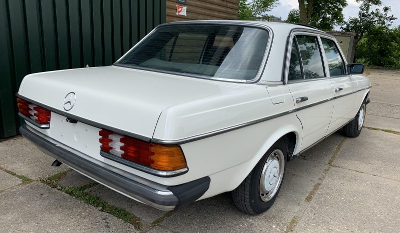 Mercedes-Benz 200E W123 AUT/Schuifdakje 1983 vol