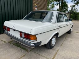 Mercedes-Benz 200E W123 AUT/Schuifdakje 1983 vol