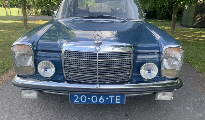 Mercedes-Benz W115 220 Automaat/Airco/Schuifdak vol