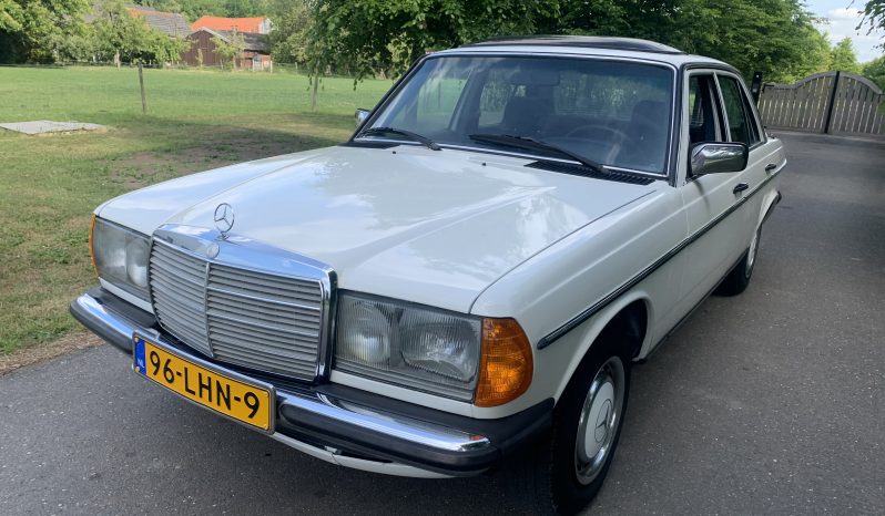 Mercedes-Benz 200E W123 AUT/Schuifdakje 1983 vol