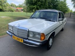 Mercedes-Benz 200E W123 AUT/Schuifdakje 1983 vol