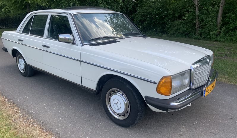 Mercedes-Benz 200E W123 AUT/Schuifdakje 1983 vol