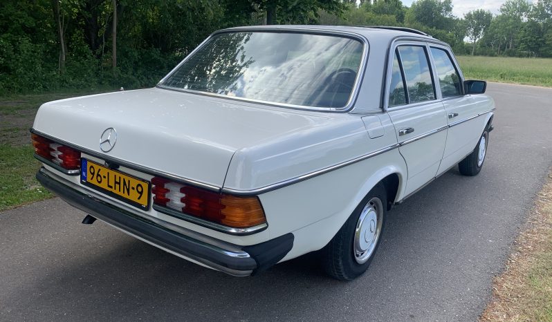 Mercedes-Benz 200E W123 AUT/Schuifdakje 1983 vol