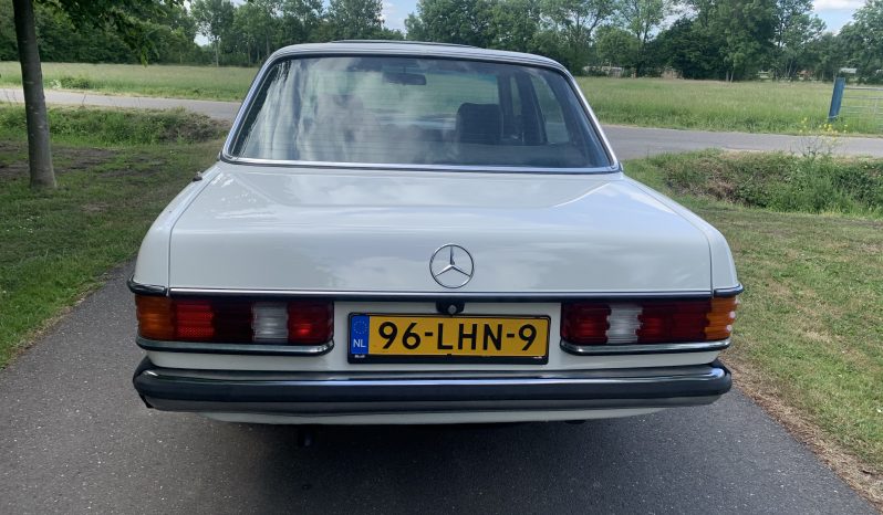 Mercedes-Benz 200E W123 AUT/Schuifdakje 1983 vol