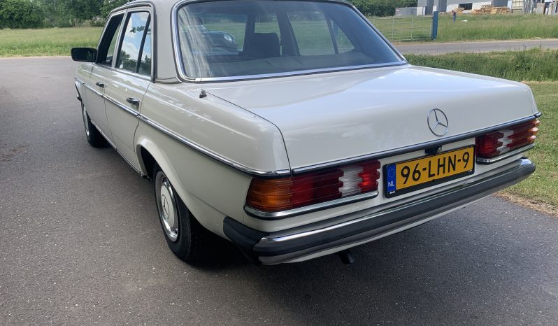 Mercedes-Benz 200E W123 AUT/Schuifdakje 1983 vol