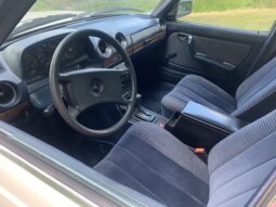 Mercedes-Benz 200E W123 AUT/Schuifdakje 1983 vol