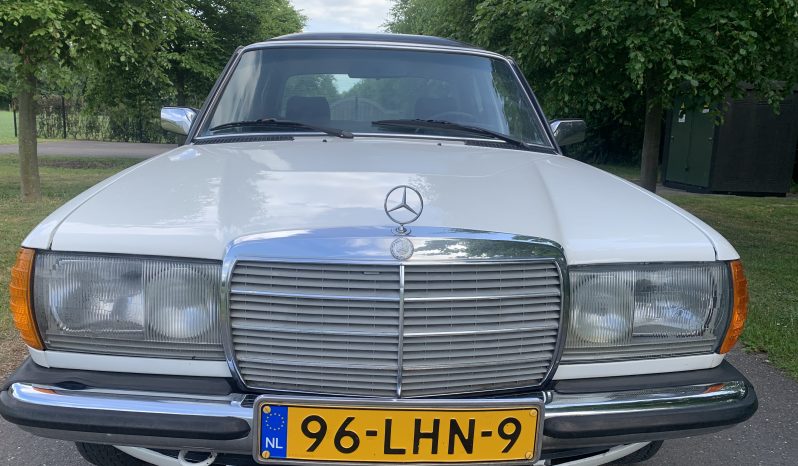 Mercedes-Benz 200E W123 AUT/Schuifdakje 1983 vol