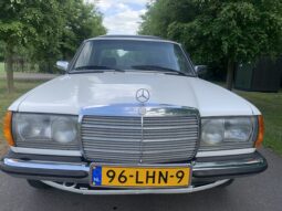 Mercedes-Benz 200E W123 AUT/Schuifdakje 1983 vol