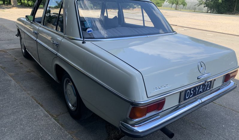 Mercedes-Benz W115 /8 200 E Schuifdak 1973 vol