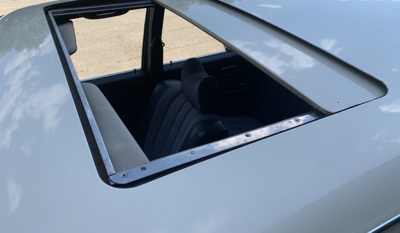 Mercedes-Benz W115 /8 200 E Schuifdak 1973 vol