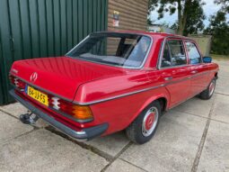 Mercedes-Benz 240D 1984 Rood Handgeschakeld  APK 07-2022 vol