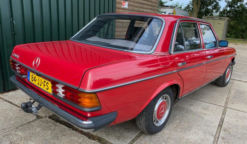 Mercedes-Benz 240D 1984 Rood Handgeschakeld  APK 07-2022 vol